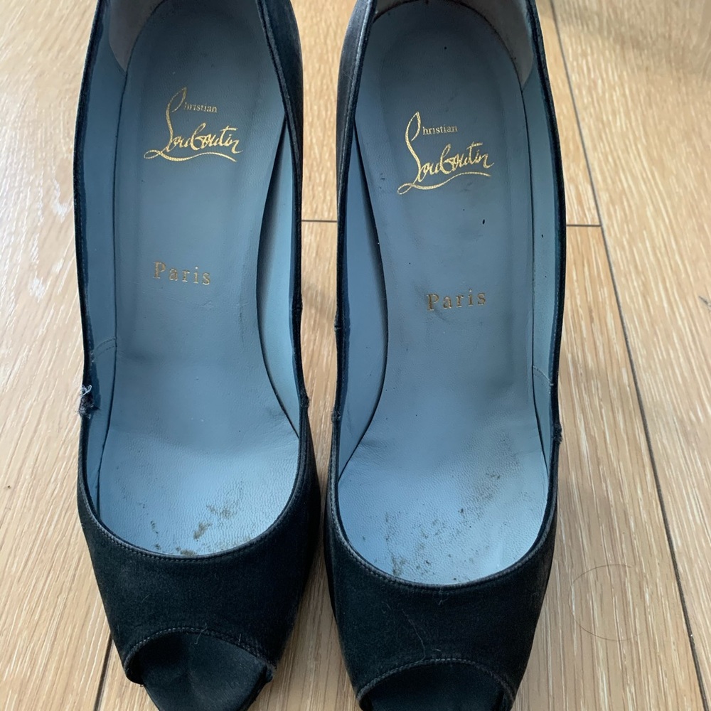 Authentic Christian Louboutin peep toe size 40
